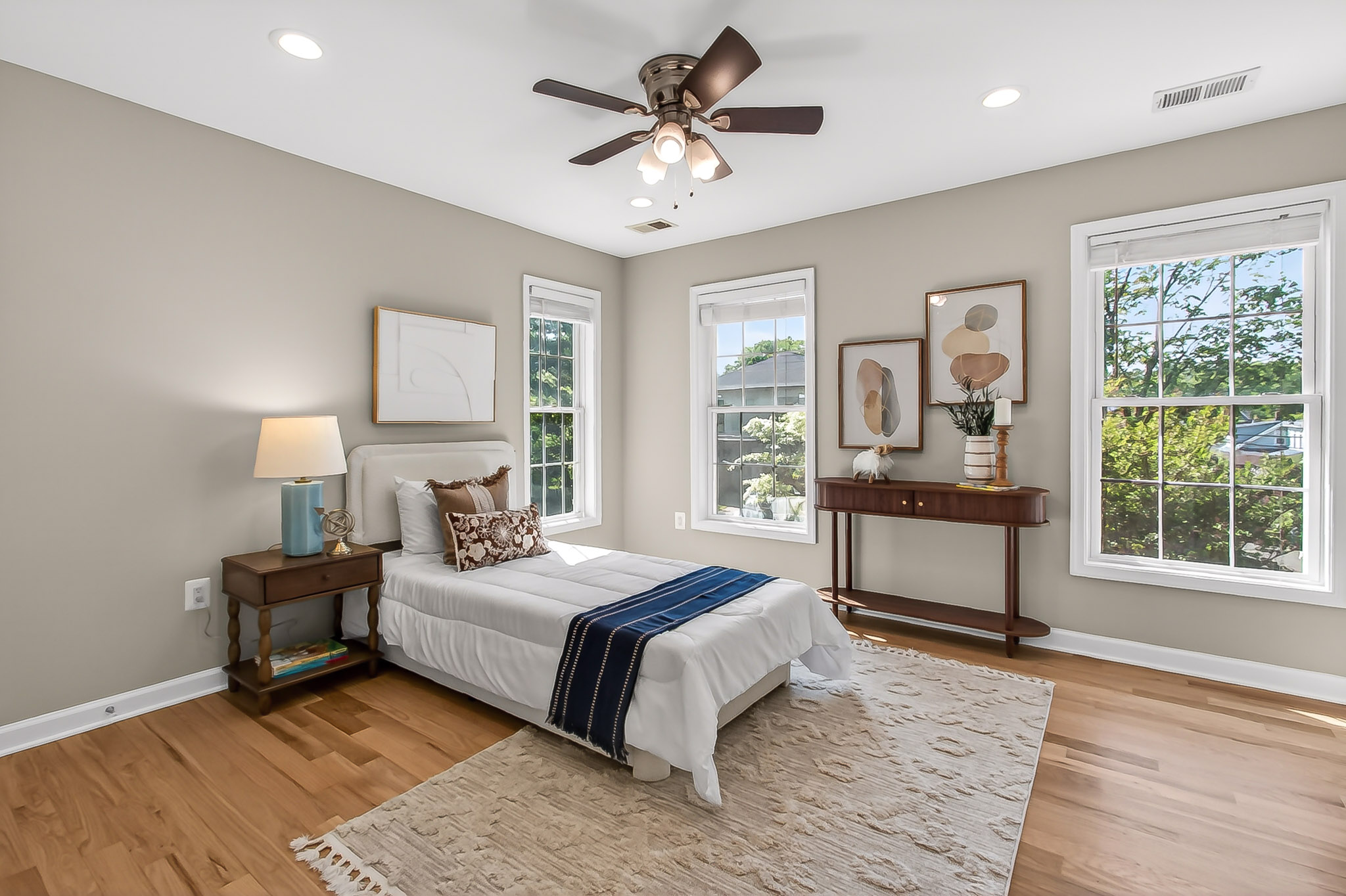 909 19th St S — listing photo